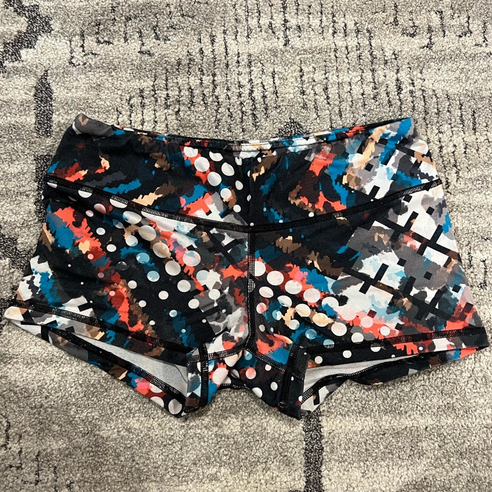 Fleo Shorts Size M